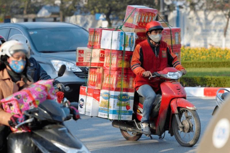 Việc làm giao hàng bằng xe máy đang ngày càng tăng